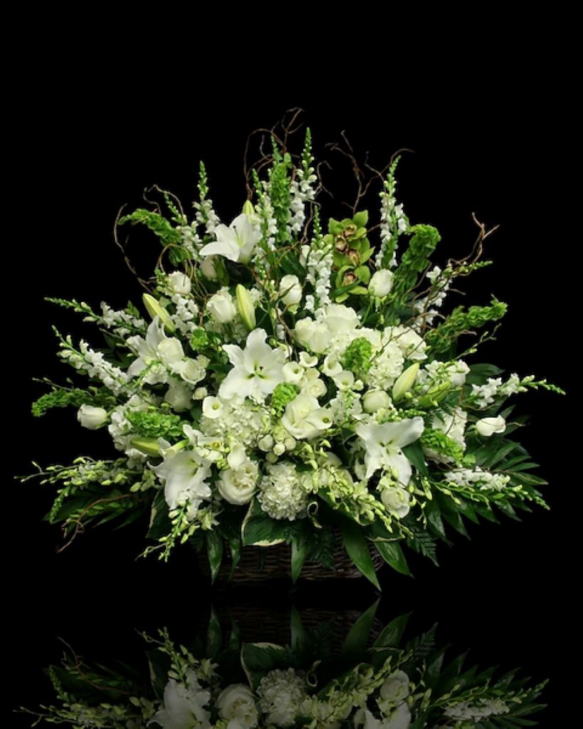 Blanc Lily Sympathy Basket